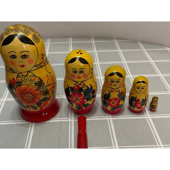 Vtg Russian Nesting Dolls set of 5 Dolls Made in USSR - Picture 5 of 12